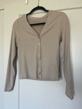 Vuori Taupe Button-Front Long Sleeve Ribbed Top